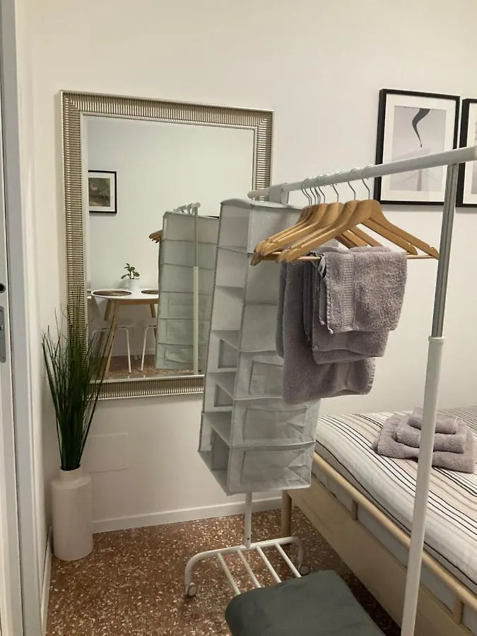 Studio 25 Apartment - Near Metro M3 Milan